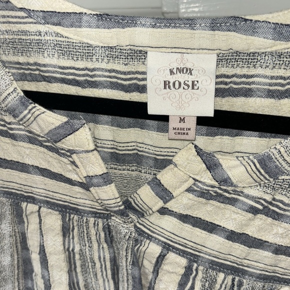 Cream and blue top by Knox Rose. Euc. - Picture 2 of 6